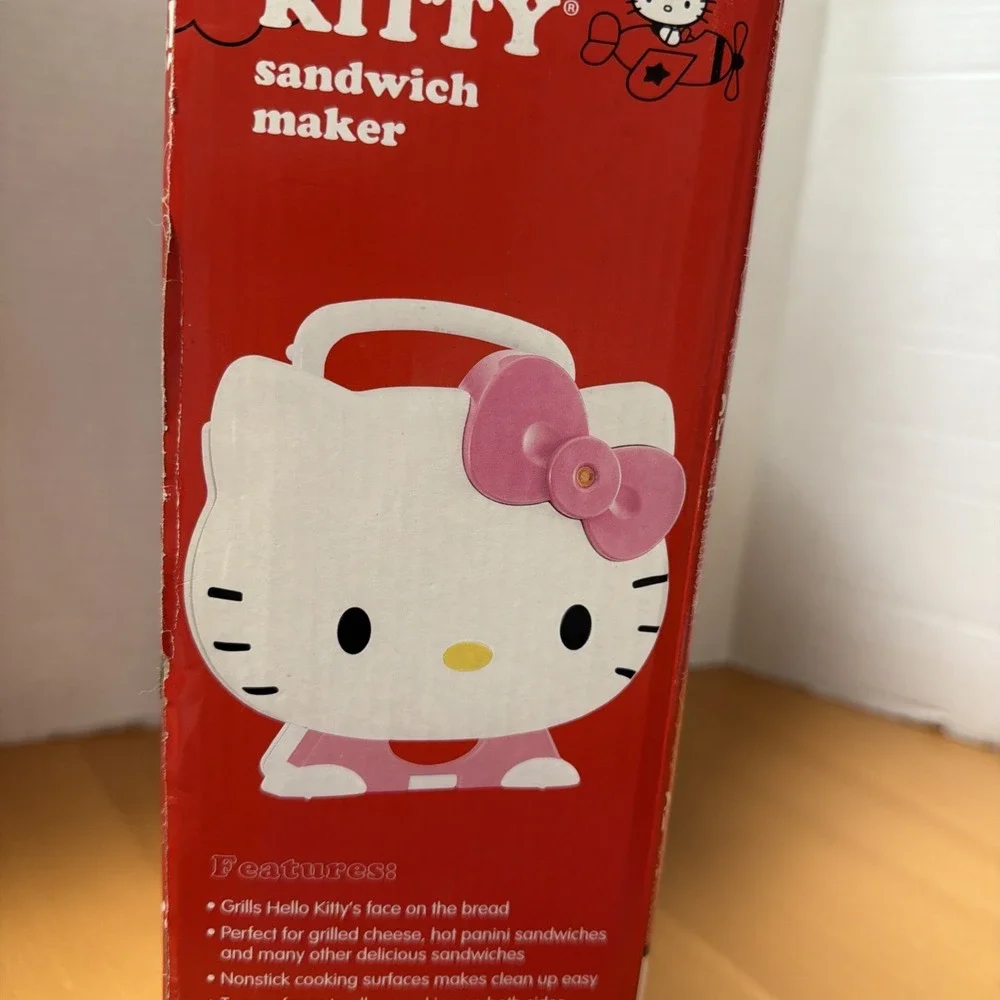 SANRIO HELLO KITTY HOT SANDWICH MAKER #KT5245A NEW IN BOX ~~SEE PICTURES ~~
